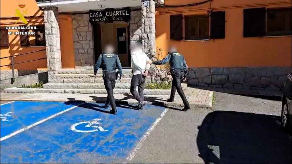 Uno de los detenidos por la operación de la Guardia Civil.