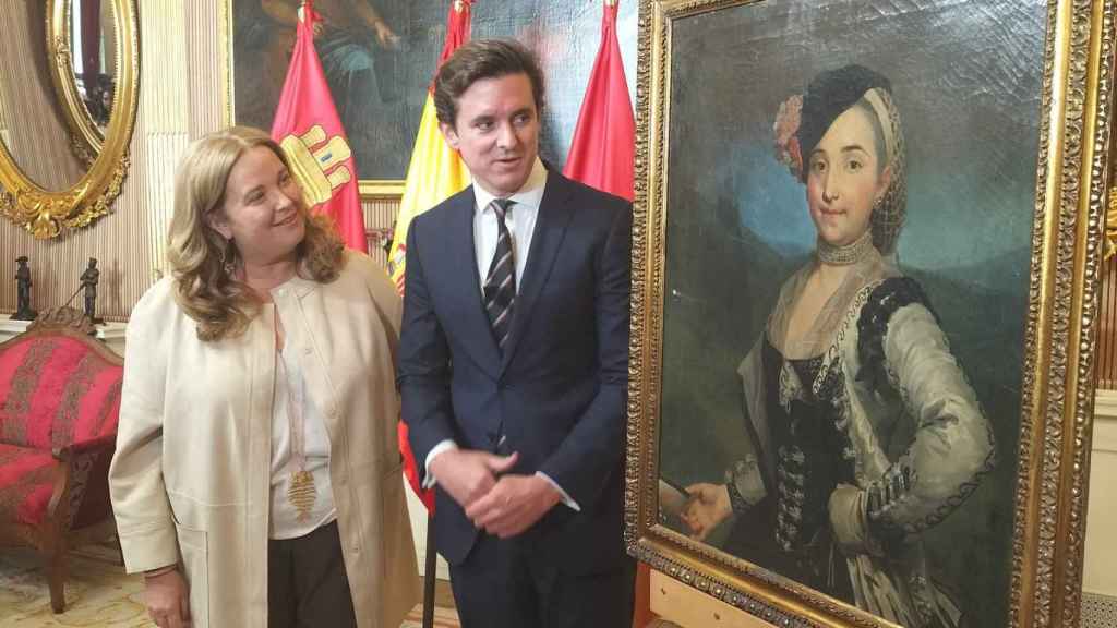 La familia De la Sota y Llano recibe ‘Retrato de Dama’ en el Ayuntamiento de Burgos