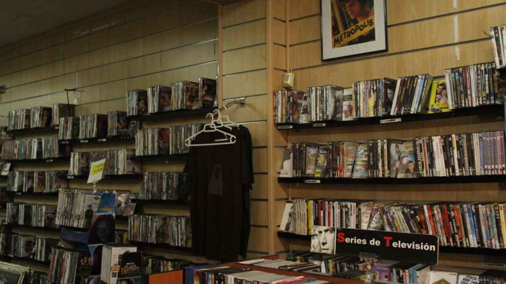 Interior del videoclub Ficciones.