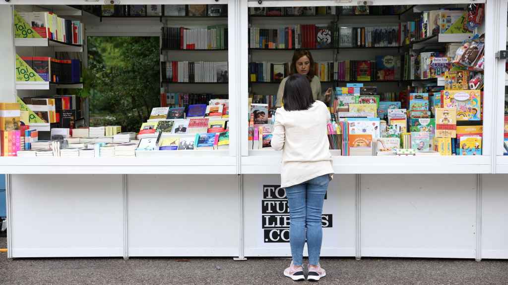 Apertura de las casetas y pabellones de la 82ª Feria del Libro en el Retiro.