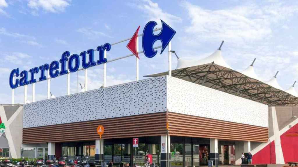 Fachada Carrefour.