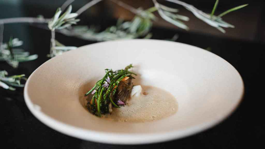 Uno de los platos que más gustan, las verduras primaverales en escabeche suave, majado y manzana en conserva.