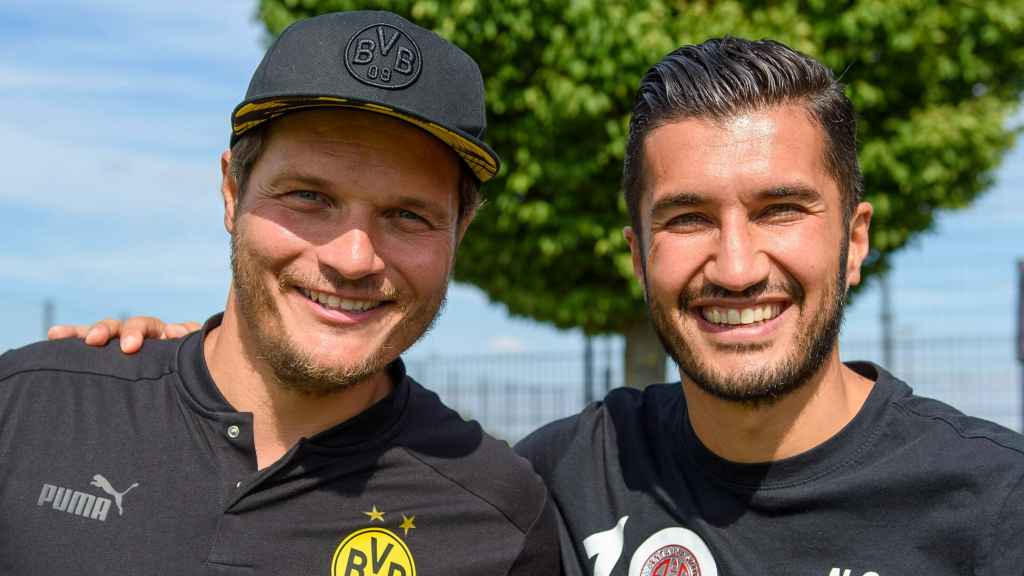 Nuri Sahin, junto a Edin Terzic, entrenador del Borussia Dortmund.