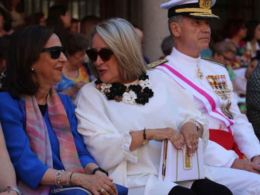 Margarita Robles y Esther Esteban