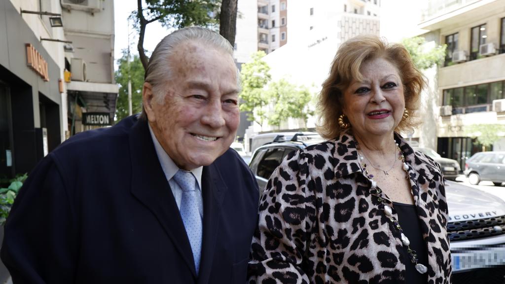 Victoriano Valencia y su mujer, Paloma Díaz, en una imagen reciente, durante la celebración del 93 cumpleaños del diestro.