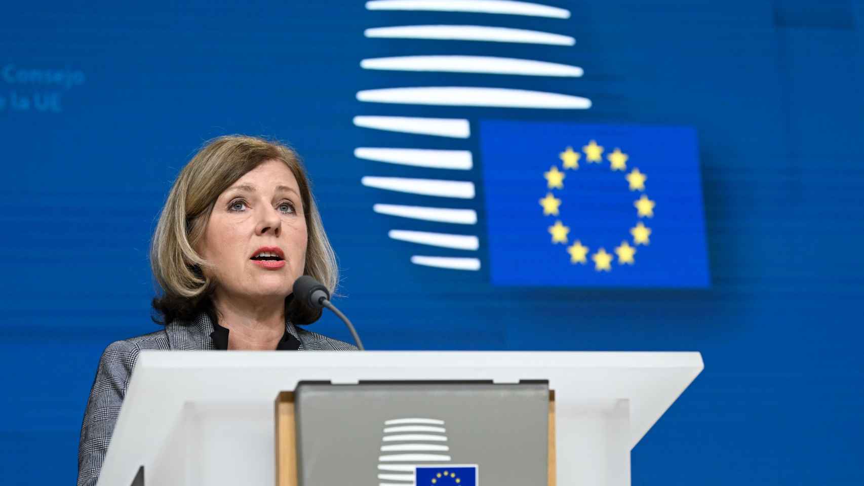 La vicepresidenta de la Comisión, Vera Jourová, durante una rueda de prensa
