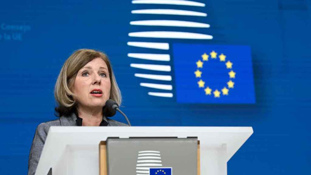 La vicepresidenta de la Comisión, Vera Jourová, durante una rueda de prensa.