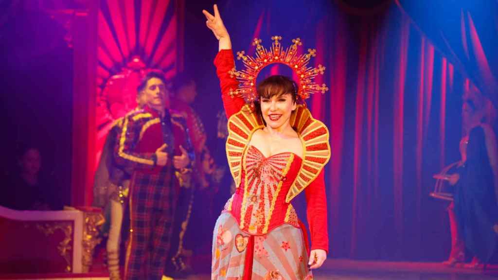 Louisa Raluy participa en un espectáculo del circo que dirige junto a su hermana Kerry, el Circo Raluy Legacy.