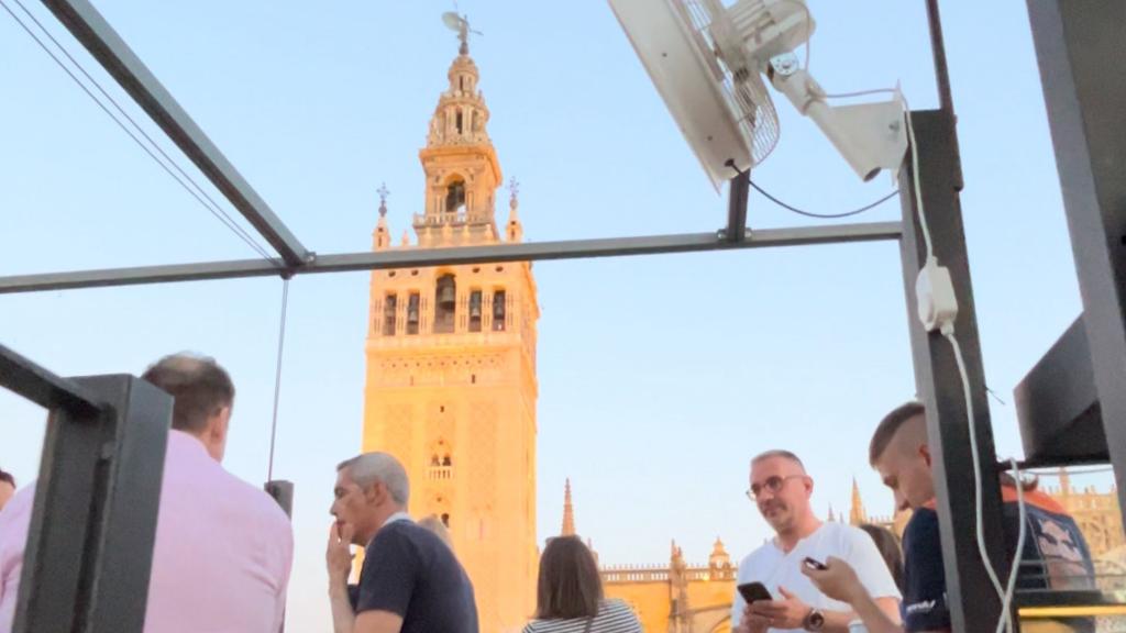 Terraza gratuita o exclusiva: estas son las diferencias entre estos dos oasis urbanos para disfrutar del buen tiempo