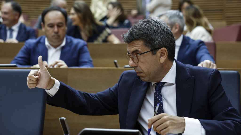 El presidente de la Generalitat, Carlos Mazón, durante la sesión de control