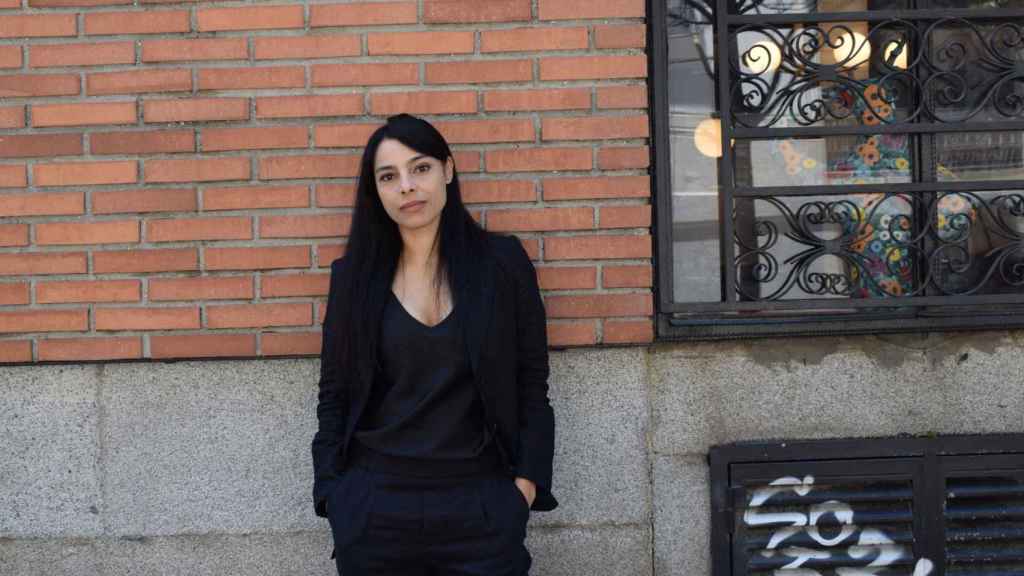 Margarita García Robayo, en la plaza Santa Barbara, en Madrid. Foto: Angelica Rimini