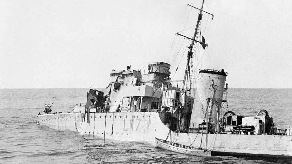 Destructor 'HMS Berkeley' hundido frente a Dieppe.