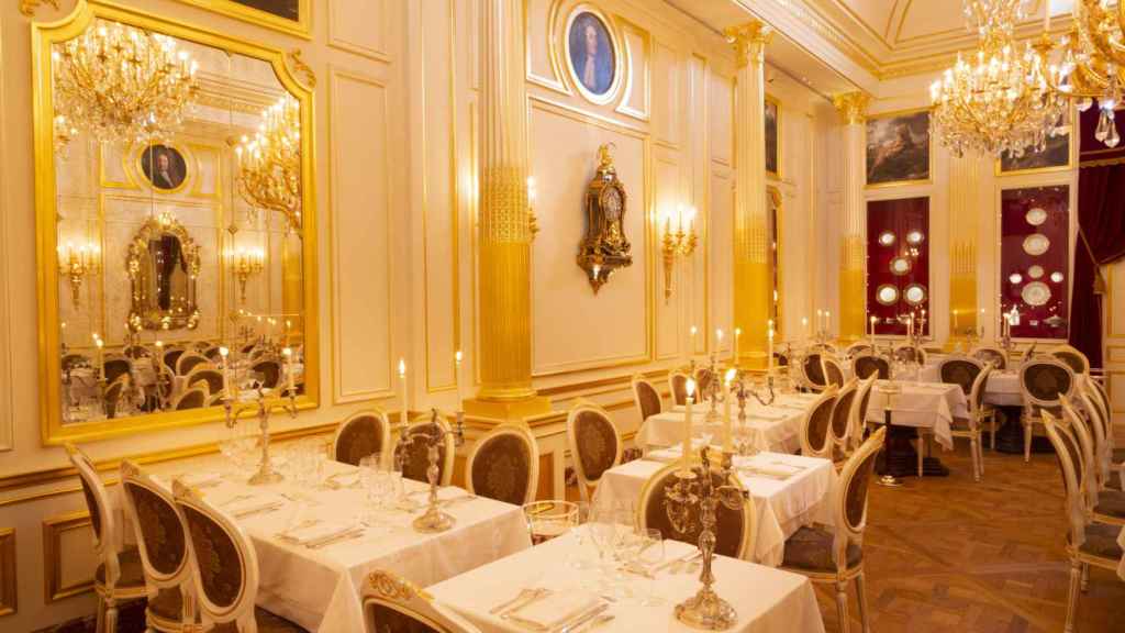 El salón Doré de Le Grands Buffet.