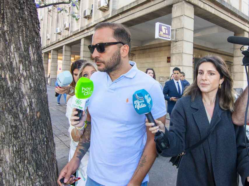 Antonio Tejado en una imagen tomada hace unos días, saliendo del juzgado de firmar.