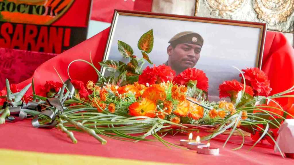 Foto del hispanocolombiano Alexis Castillo en un acto de homenaje tras su muerte.