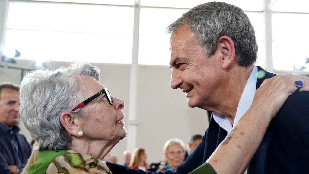 El expresidente del Gobierno, José Luis Rodríguez Zapatero, encabeza un mitin del PSOE de León