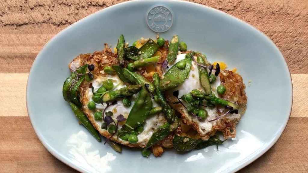 Caviar de Tudela: espárragos trigueros, ajetes, guisantes y tirabeques.