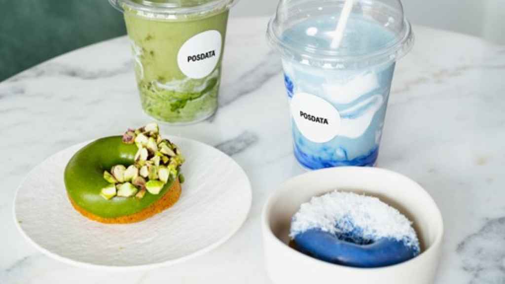 De dirigir Hawkers a vender pasteles: así es POSDATA, la pastelería saludable de un futbolista y tres ejecutivos