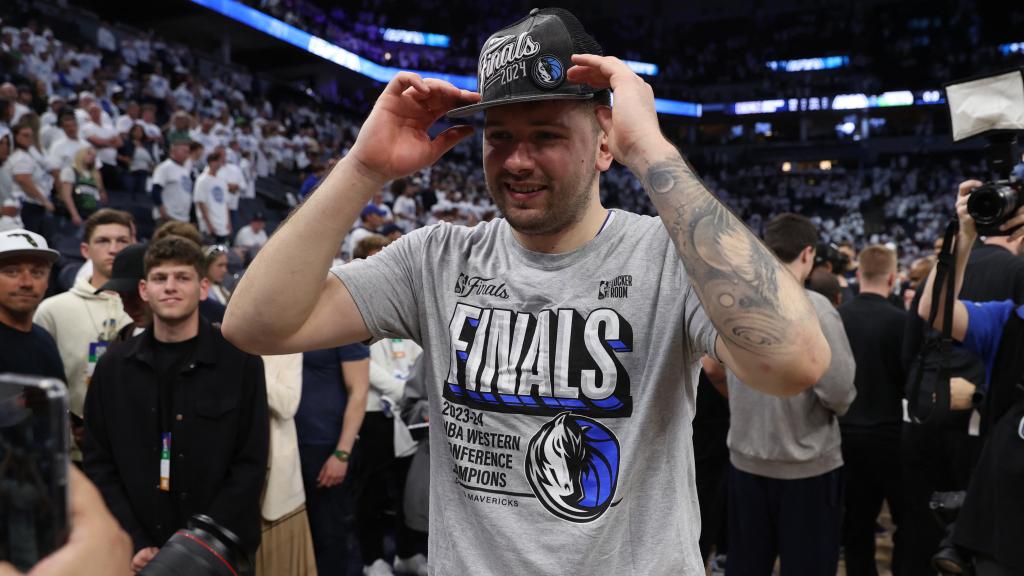 Luka Doncic celebra el pase de Dallas Mavericks a la final de la NBA.