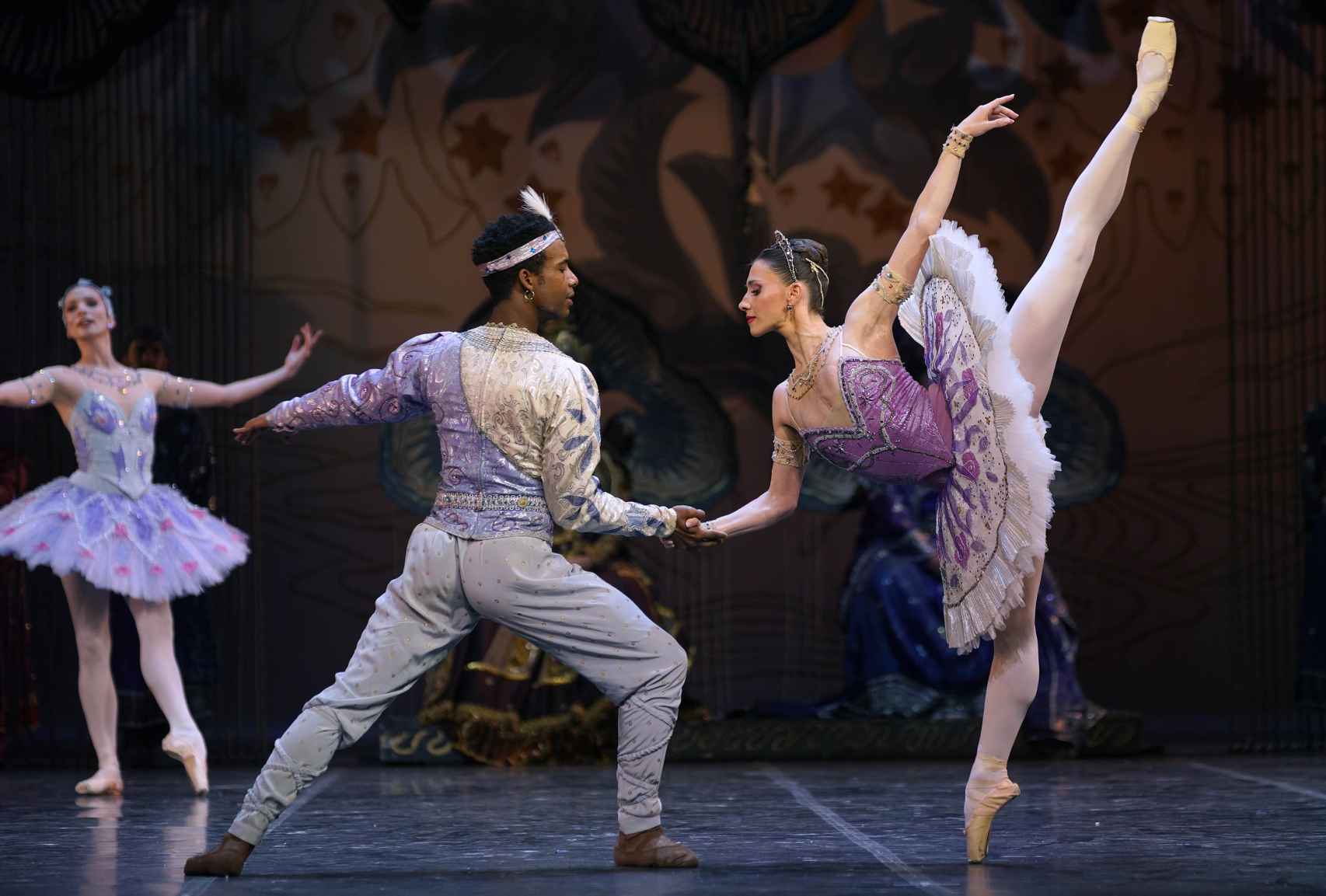 Osiel Gouneo (Solor) y Maria Baranova (Gamzatti) en 'La bayadera'. Foto: © Javier del Real | Teatro Real