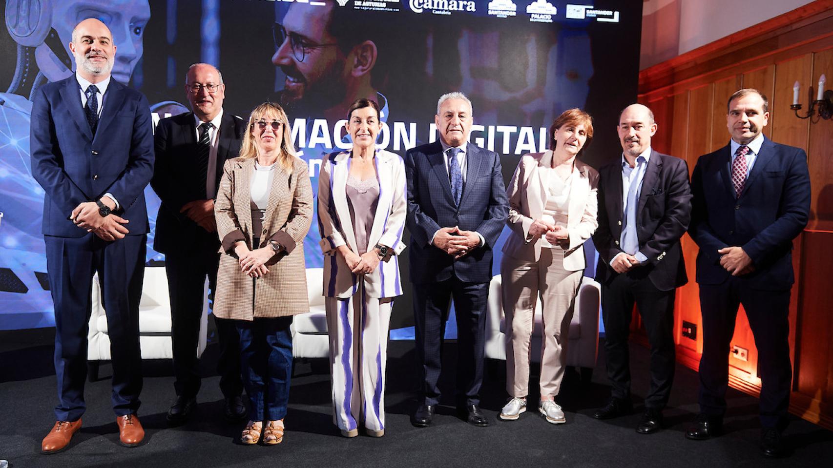 Las autoridades presentes en la jornada 'Transformación Digital desde una visión humanista'.