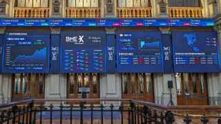 El Ibex 35 defiende los 15.100 puntos pese a los resultados de Nvidia y la incertidumbre política en Europa