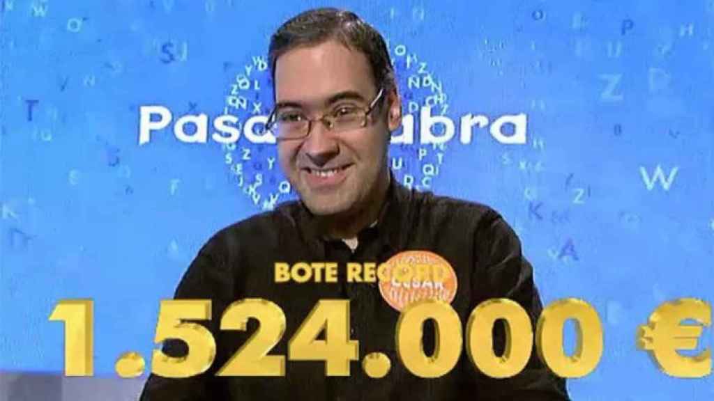 Cesar Garrido en el momento en el que se alzó con el premio.