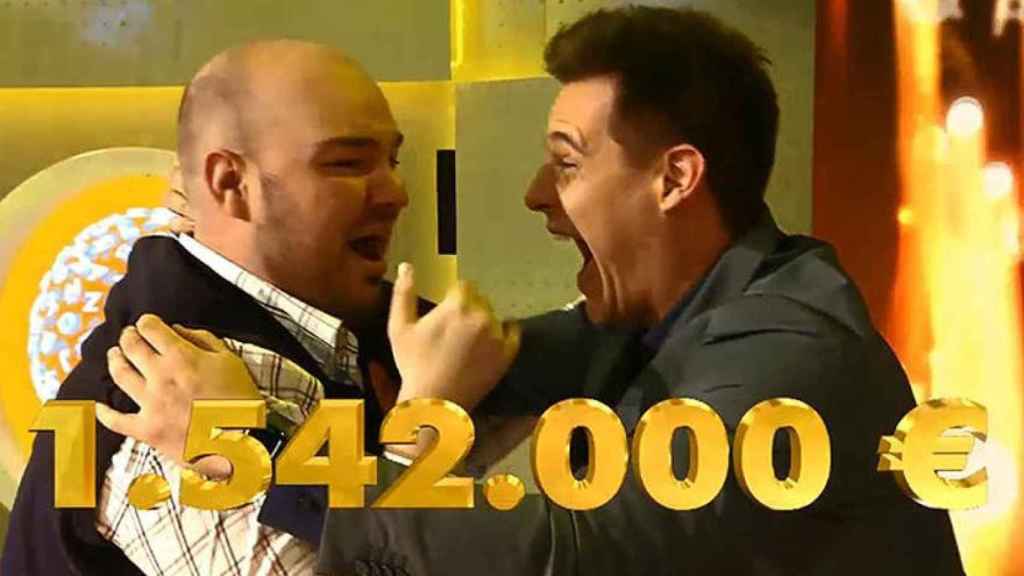 Fran González, emocionado al recibir el premio.