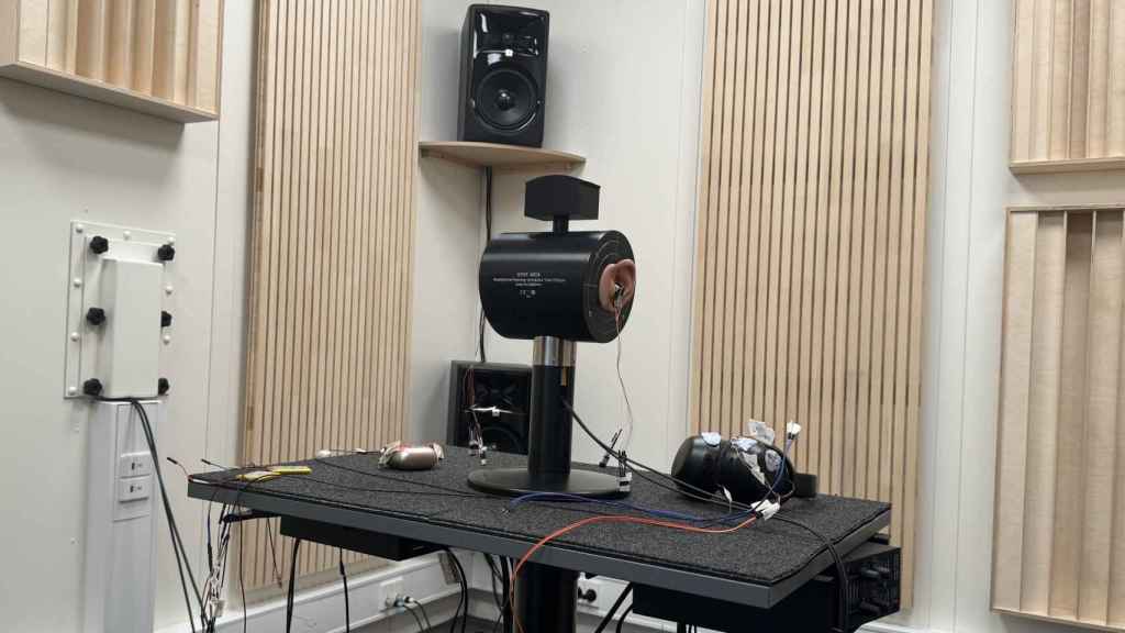 En el interior de la cámara difusa donde se experimenta con cancelación de ruido