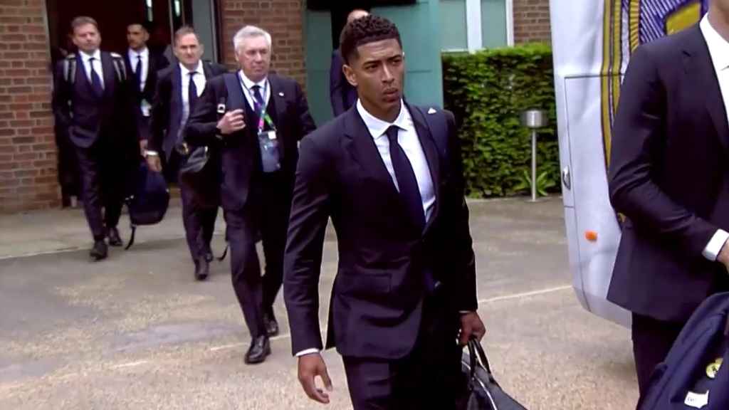 Salida del Real Madrid del hotel de concentración