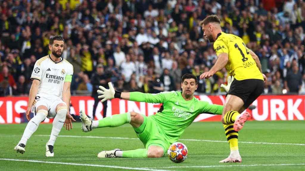 Courtois tapa un disparo de Füllkrug.
