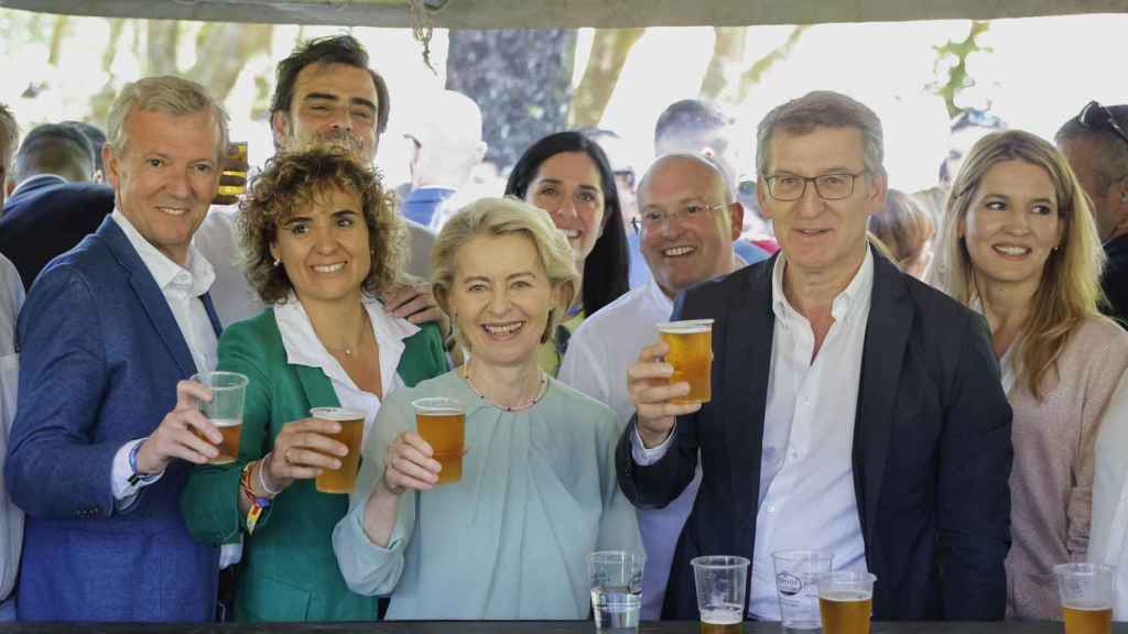 Alfonso Rueda, Dolors Montserrat, Ursula von der Leyen y Alberto Núñez Feijóo, este sábado en la Romería de O Pino (La Coruña).