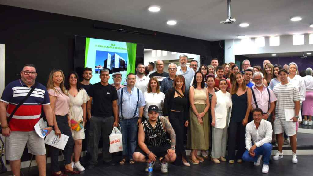 Imagen de la formación a peluqueros alicantinos en la atención a menores con TEA. EE