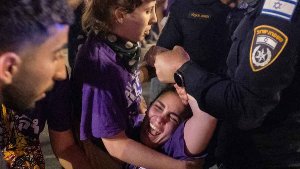 Protesta contra el gobierno del primer ministro israelí Netanyahu y para pedir la liberación de rehenes en Tel Aviv.