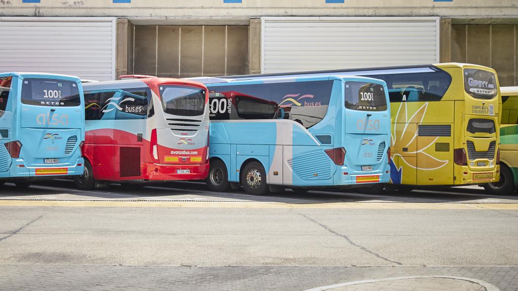 Un día de Operación Salida en una estación de autobuses de Madrid.