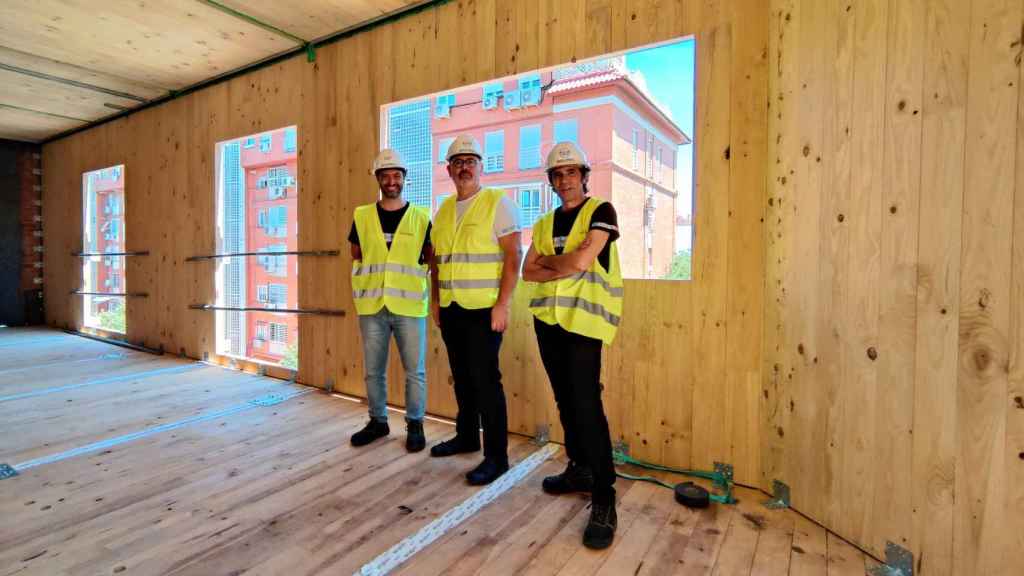 De izquierda a derecha, Ocatvi Uyà, Pablo Medina y Pablo Saiz, los tres socios de Woodea