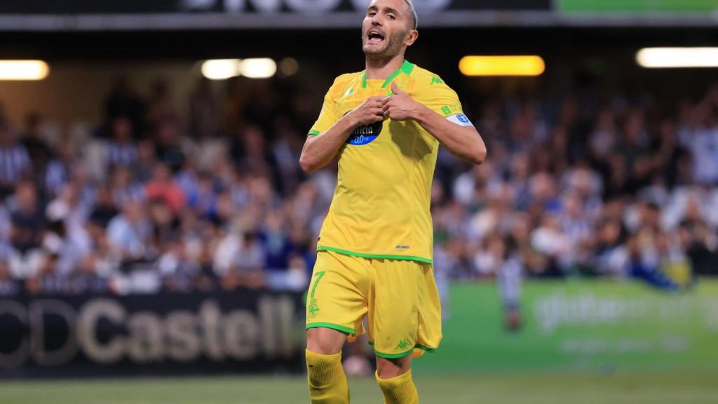 Lucas Pérez celebra el primer gol del partido en Castalia