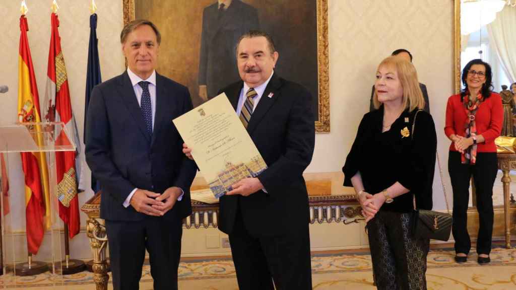 El presidente de HACU, Antonio R. Flores, nombrado Huésped Distinguido