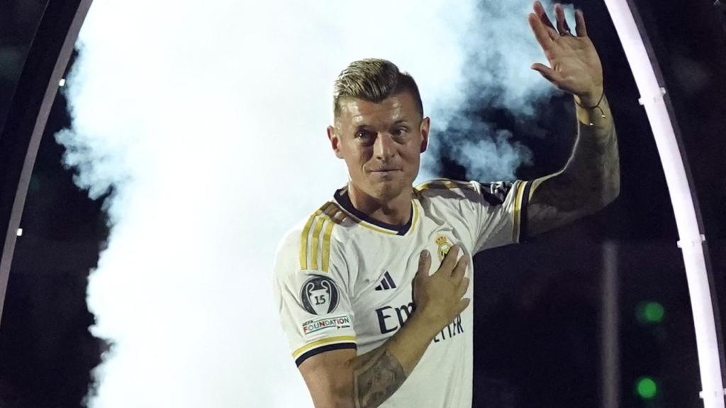 Toni Kroos se despide del Real Madrid en la celebración de La Decimoquinta.