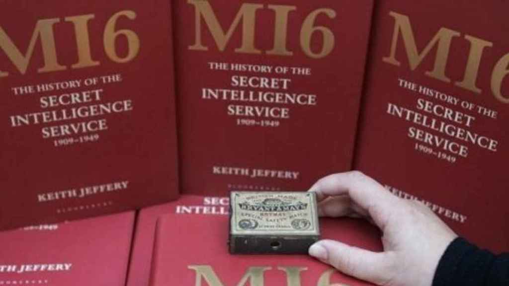 El Servicio de Inteligencia Secreto del Reino Unido, mejor conocido como MI6, recluta empleados estatales chinos como espías.