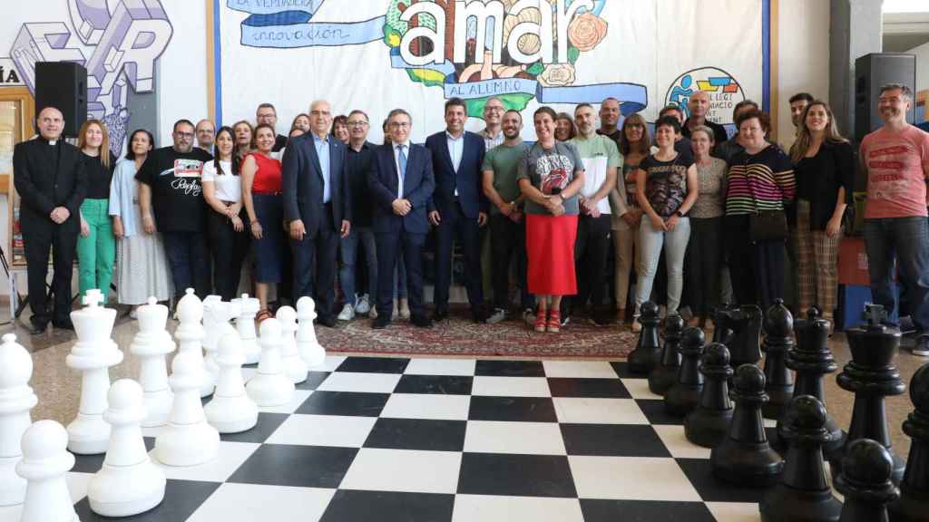 Carlos Mazón en la visita al centro.