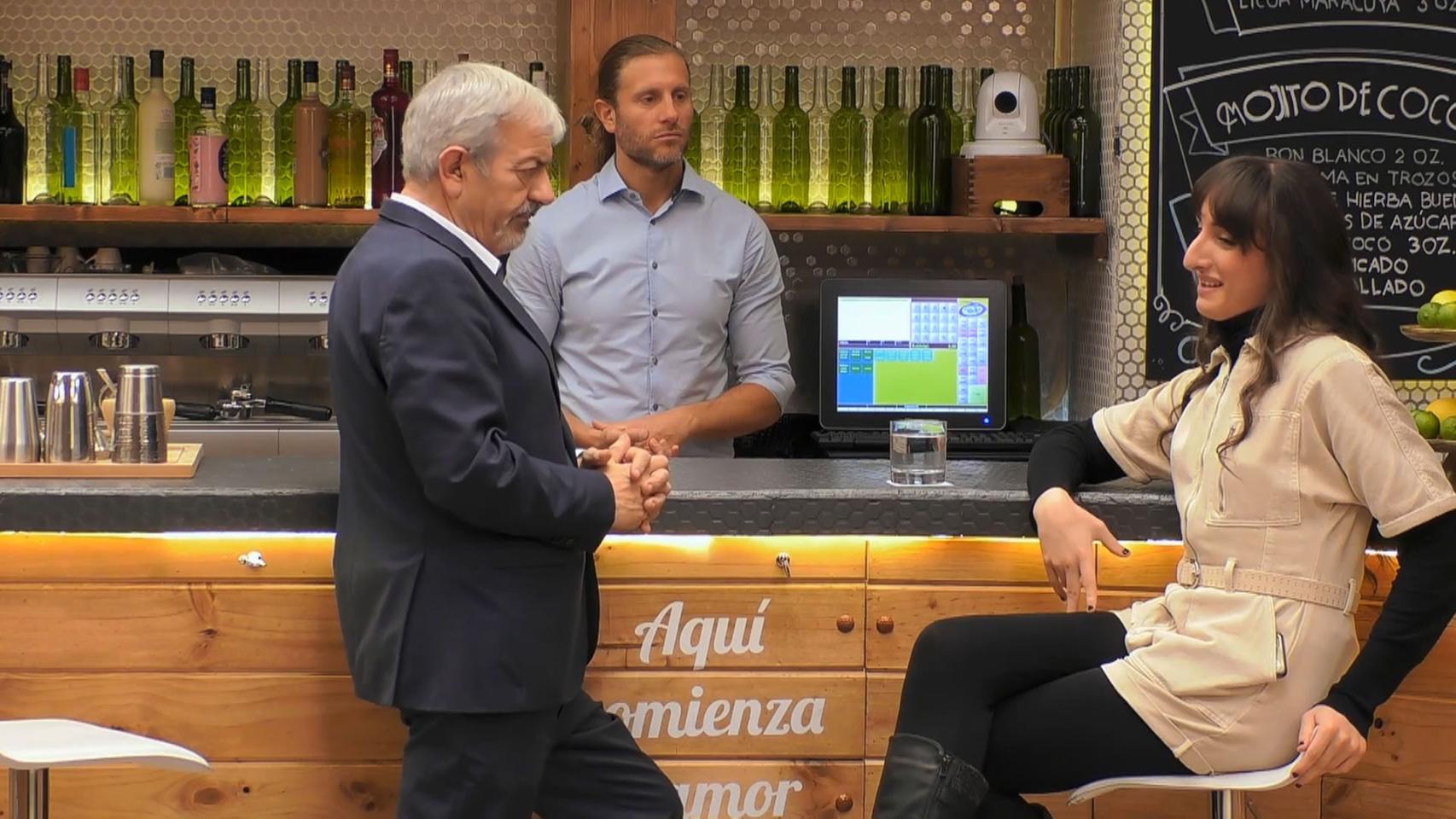 Carlos Sobera y Julia en ‘First Dates’.