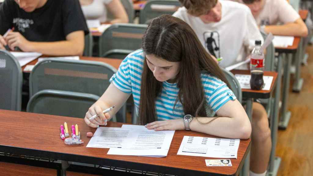 Imagen de archivo de alumnos en clase.