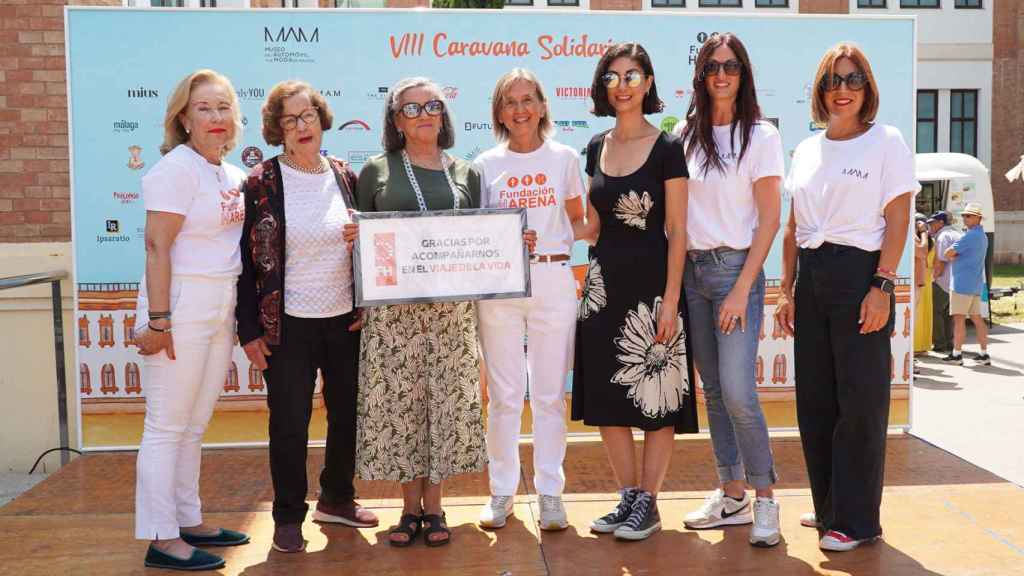 Un momento de la entrega de la donación.