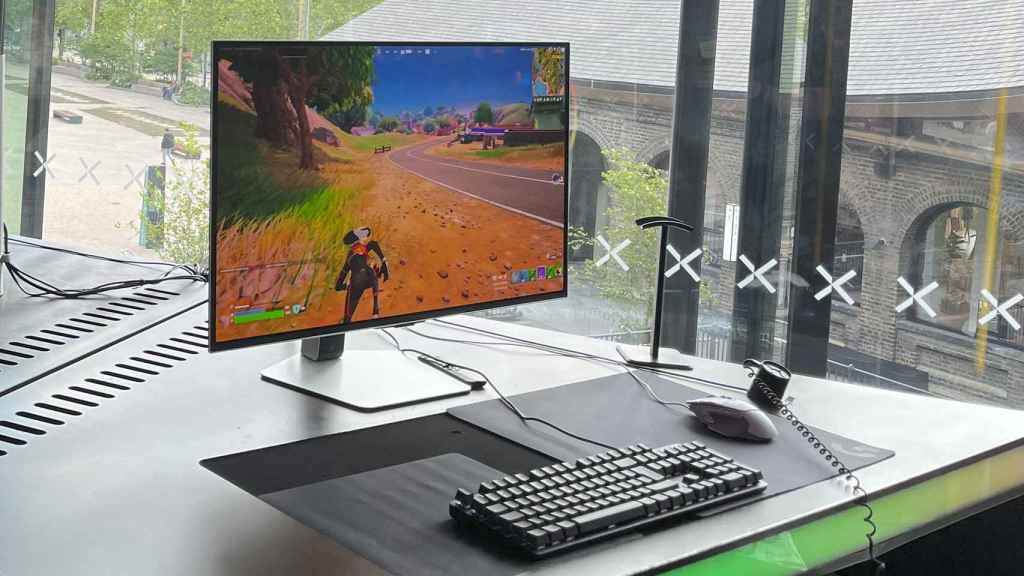 La nueva tecnología de Samsung en el Odyssey OLED G8 reduce los reflejos provocados por la luz solar.