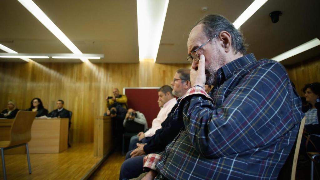 El cabo de la Guardia Civil, Armando Lorenzo, sentado en el banquillo de los acusados.