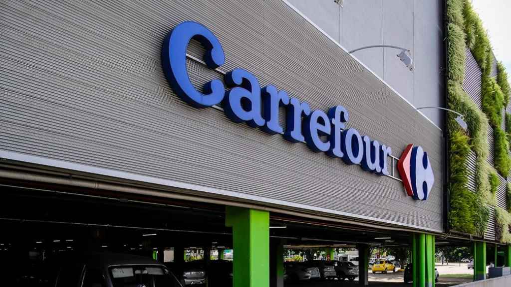 Fachada Carrefour.