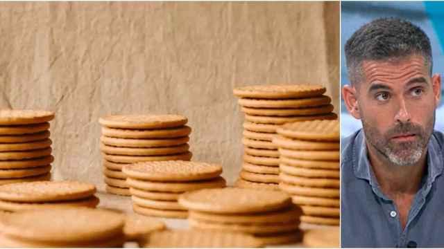 El nutricionista Pablo Ojeda junto a unas galletas.