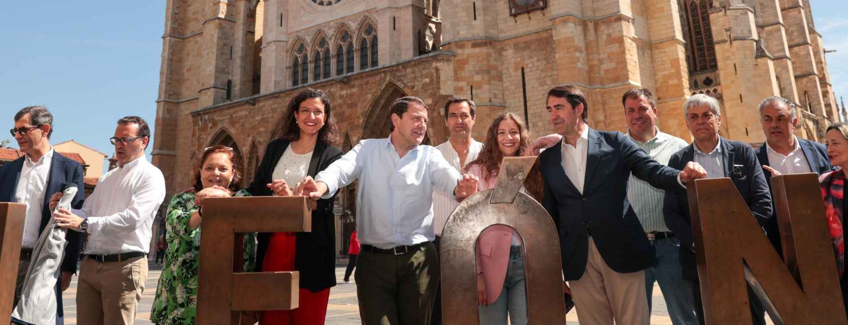 Mañueco durante su vista a León