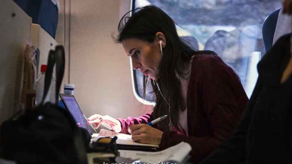 Una de las imágenes de Irene Montero en el nuevo spot de Podemos en el que repasa su trayectoria.